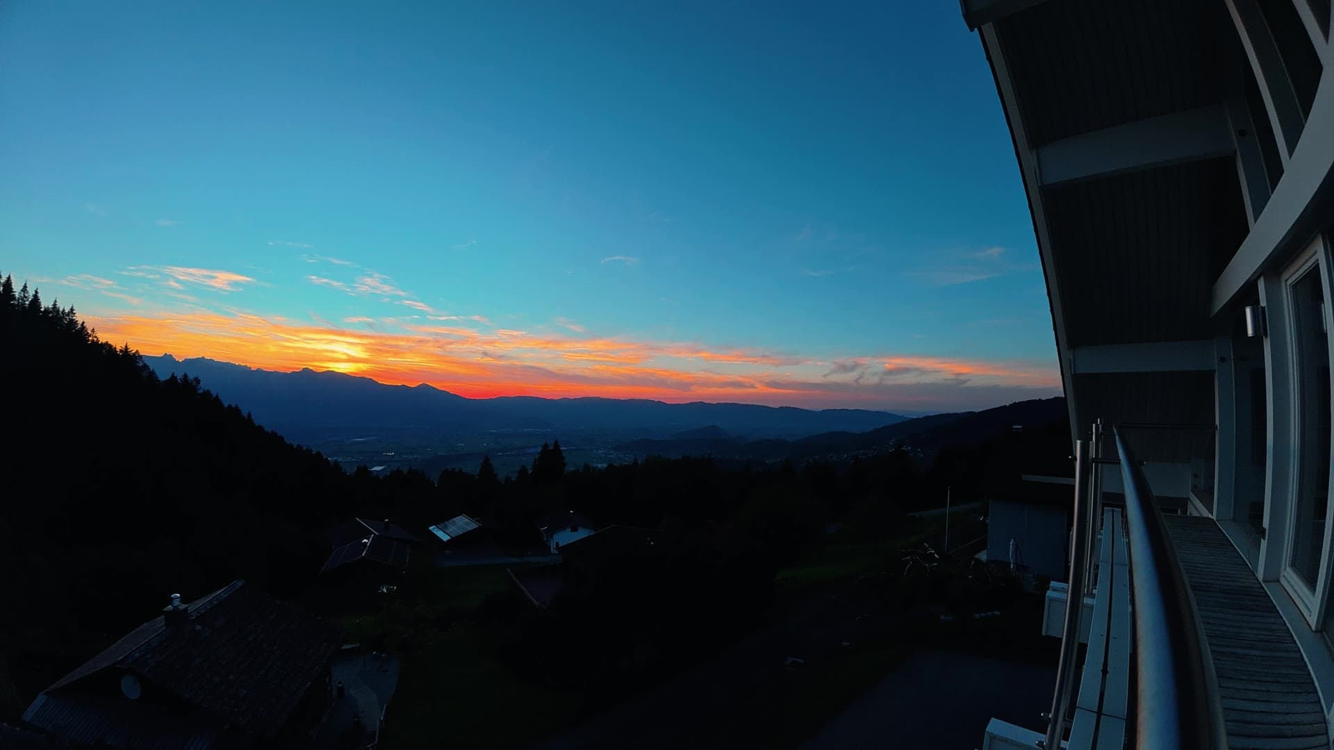Zeitraffer über dem Vorarlberger Rheintal, vom Haus aus gesehen