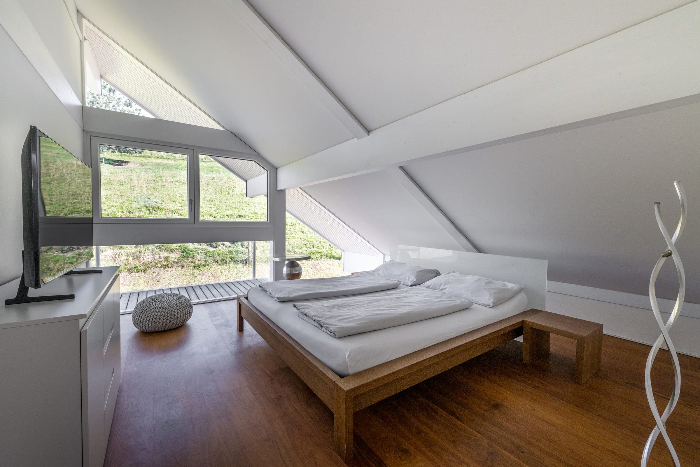 Schlafzimmer unter der Dachschräge